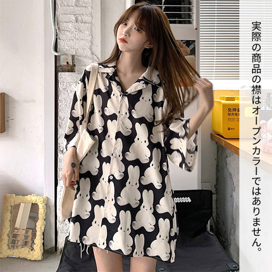 無表情のうさぎがいっぱいの半袖ビッグシャツ