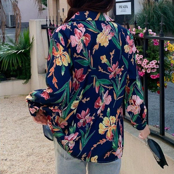 Shirt like a flower in a vase