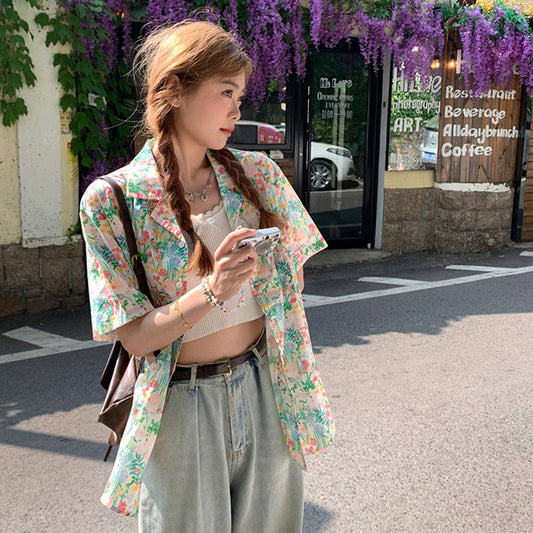 Small flowers blooming in the field