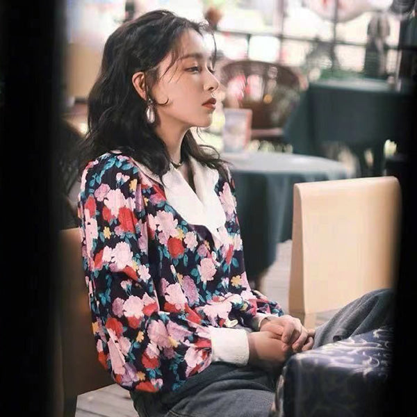 White collar and flower retro