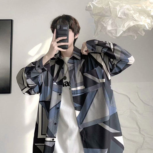 ジオメトリックデザインシャツ