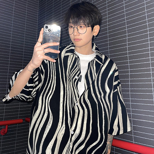 Monotone Wave Stripe