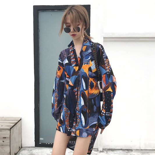 キャンバスをそのまま服にしたようなアーティなビッグシルエットシャツブラウス