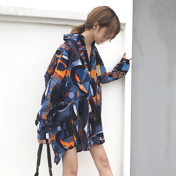 キャンバスをそのまま服にしたようなアーティなビッグシルエットシャツブラウス