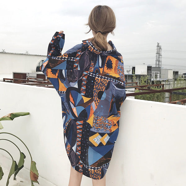 キャンバスをそのまま服にしたようなアーティなビッグシルエットシャツブラウス