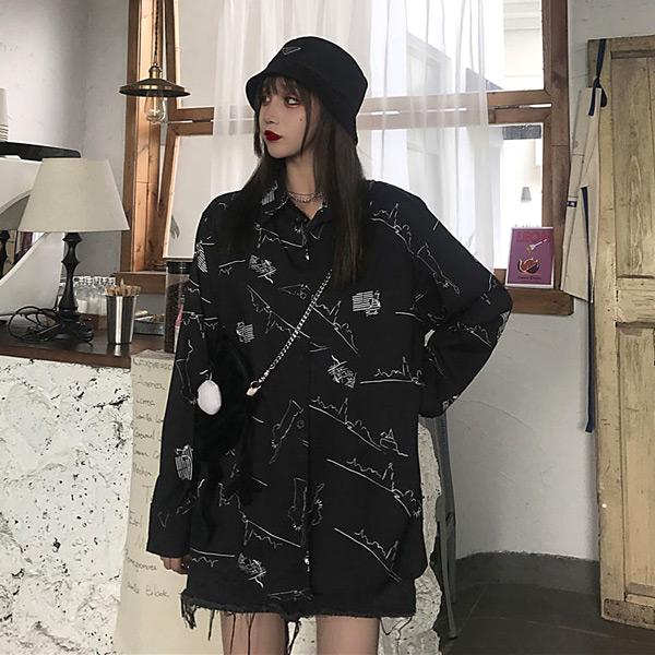 総ロゴプリント ルーズシルエットブラック長袖シャツ