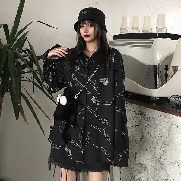総ロゴプリント ルーズシルエットブラック長袖シャツ