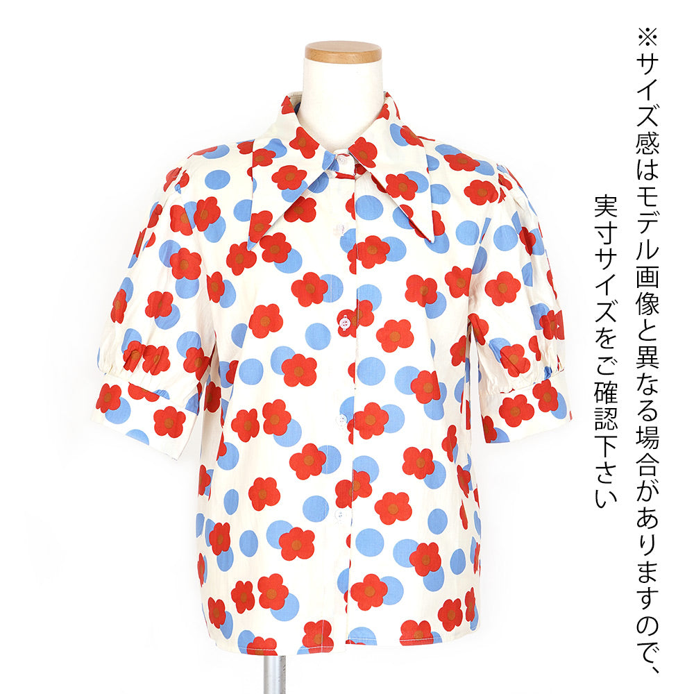 コインドットと丸いお花のパフスリーブシャツ