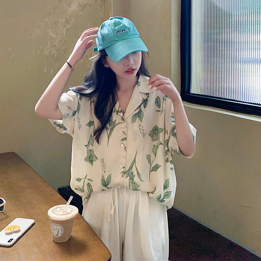 グリーンボタニカルのオープンカラー半袖シャツ