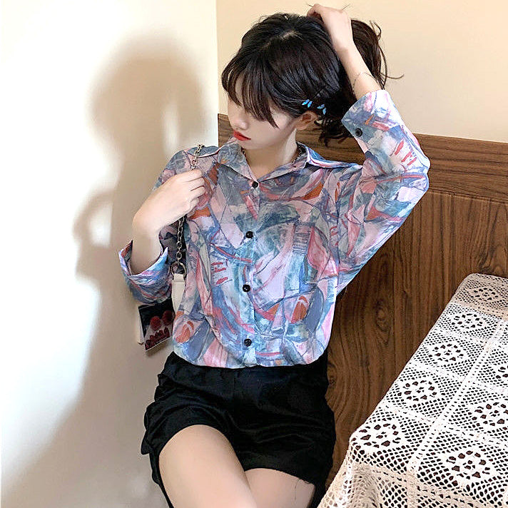 ステンドグラスのような透けシフォンの長袖シャツ