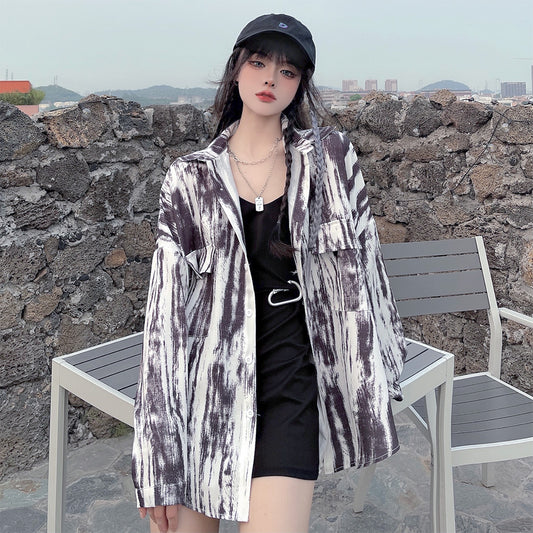 ブラックインク柄のフェイクポケット長袖シャツ