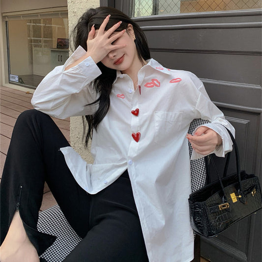 リップマークPoint ホワイトシャツ