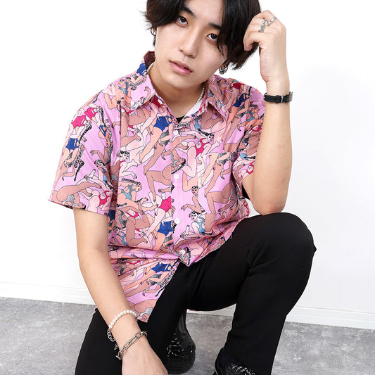 ふっくら水着ガールのピンクシャツ