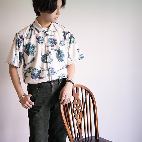 レトロタッチのラベンダーフラワー半袖シャツ