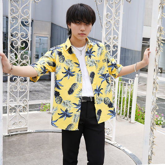 真夏のイエローとパイナップル柄の半袖シャツ