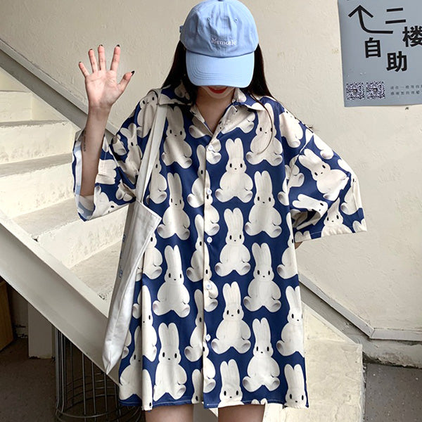 無表情のうさぎがいっぱいの半袖ビッグシャツ