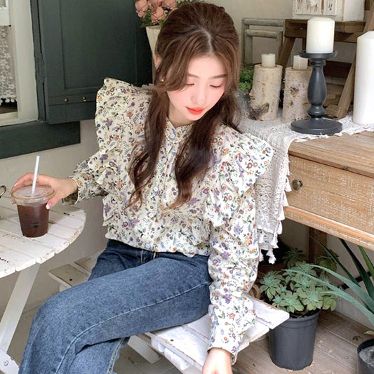 Subtle small flowers