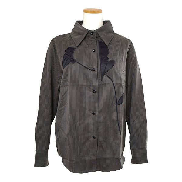 A single flower, pinstripes