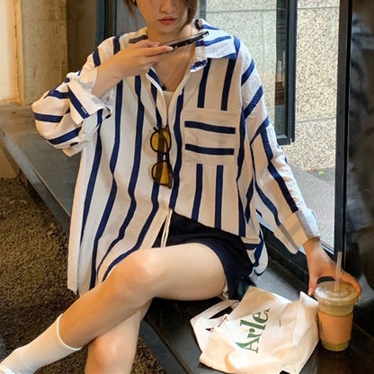 Bold white and navy stripes