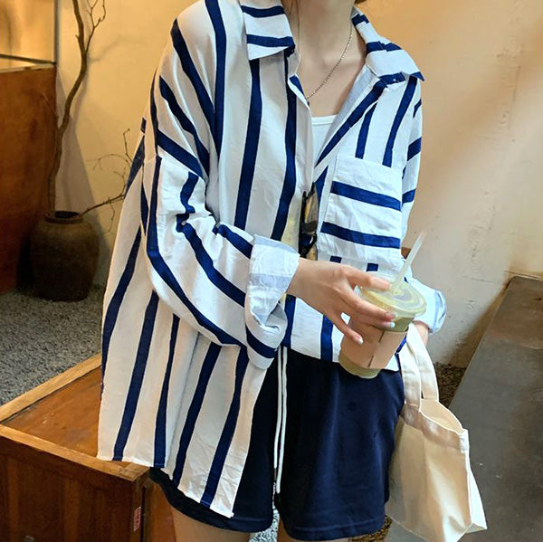 Bold white and navy stripes