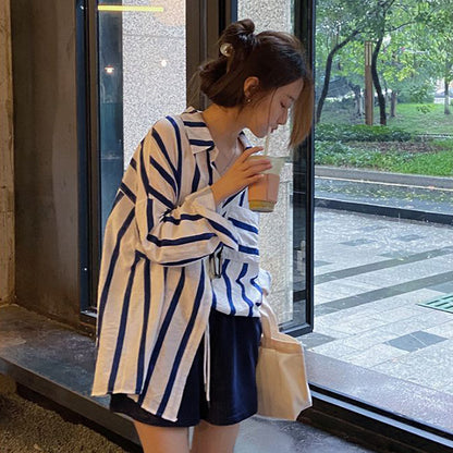 Bold white and navy stripes