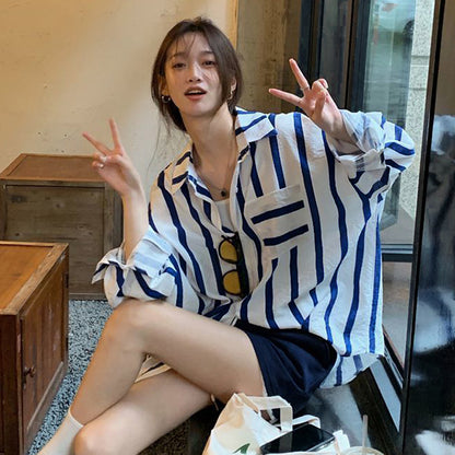 Bold white and navy stripes